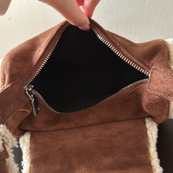 W Concept Shearling Shoulder Bag - Picture 14 of 15